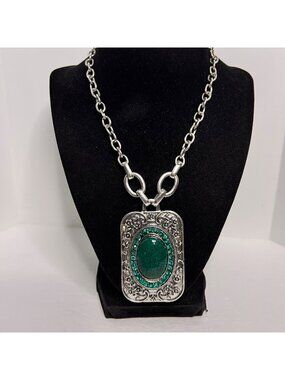 Silver Tone Chunky Cable Chain Necklace W/Square Pendant & Green Stones (6340)